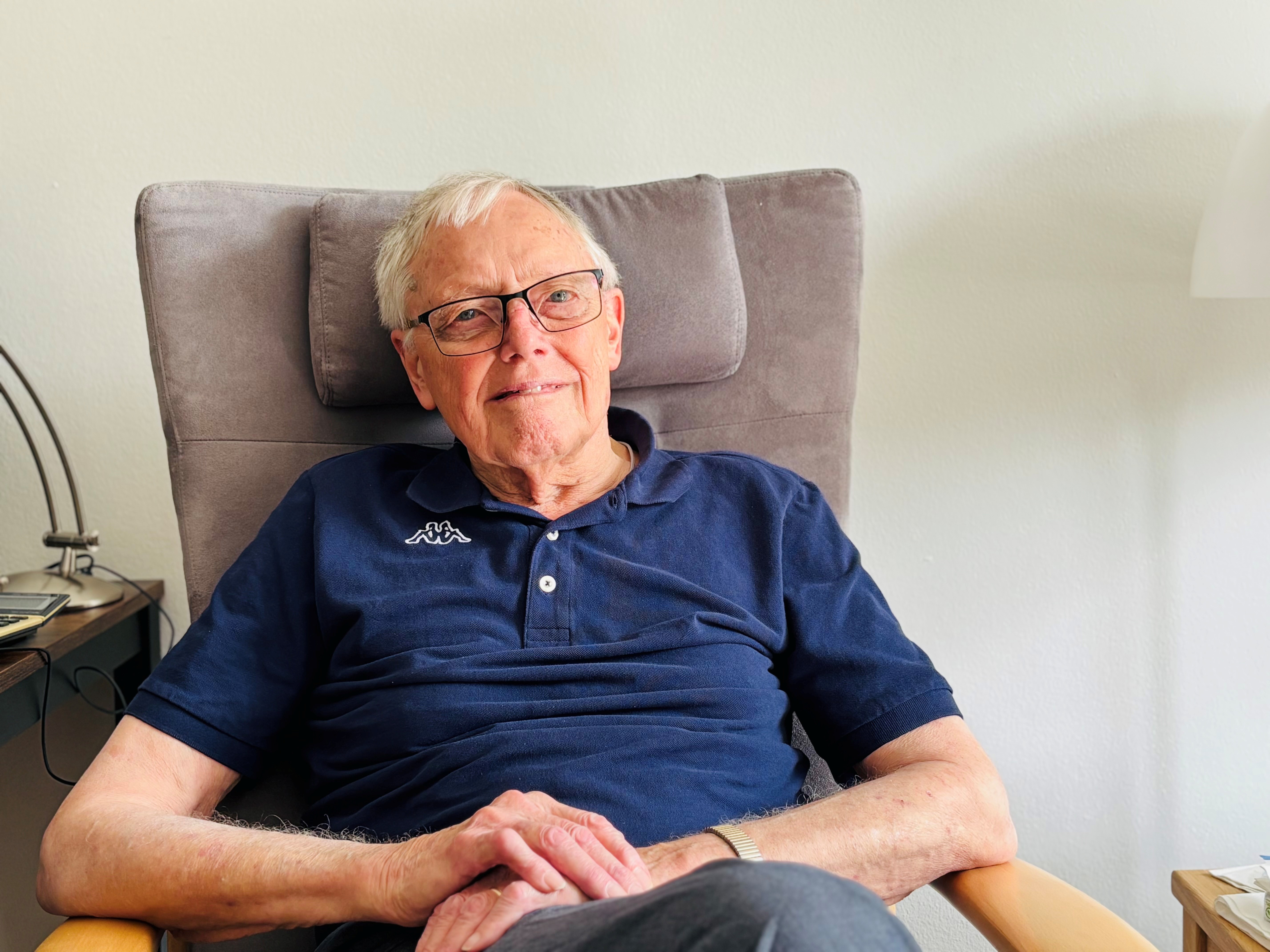 Flemming Olsen i sin lænestol på omsorgscenter De Tre Ege