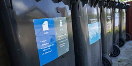 Skraldespande på række. Foto: Kenneth Jensen