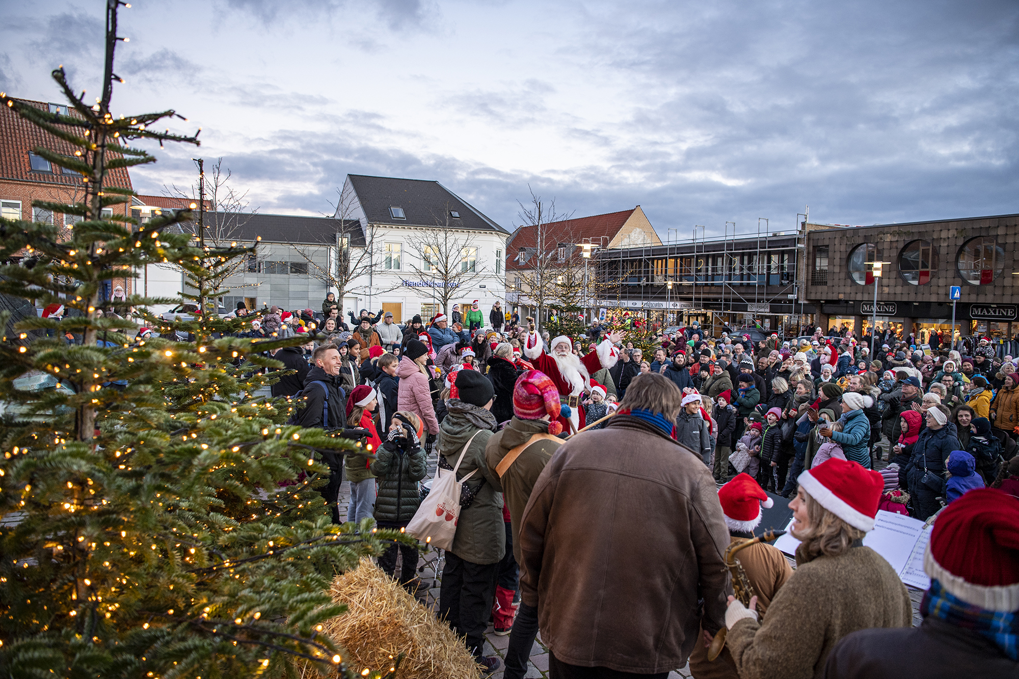 Juletræstænding på Torvet i Frederikssund. Foto: Kenneth Jensen.