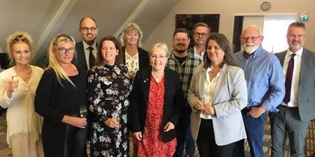 Borgmester Tina Tving Stauning med forhandlerne.