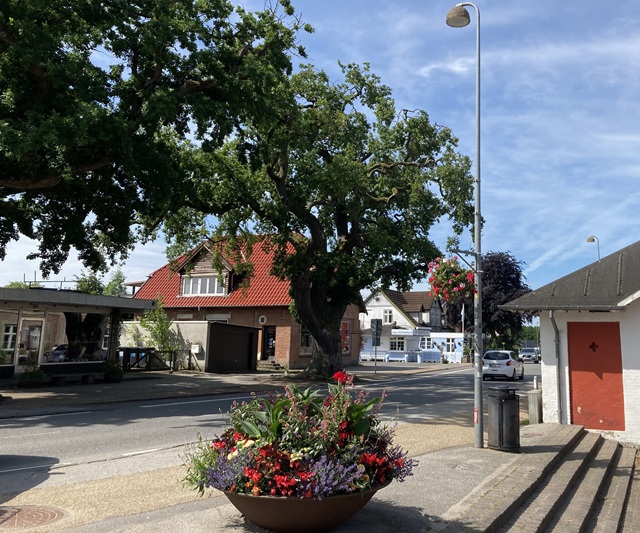 Hovedgaden i Jægerspris, der er en del af det nyudpegede kulturmiljø for Jægerspris bymidte. Foto: Frederikssund Kommune.