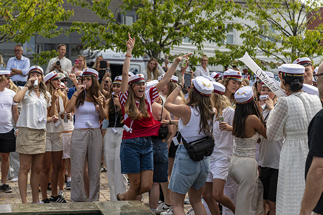Festen er i gang på Torvet i Frederikssund. Foto: Kenneth Jensen, Frederikssund Kommune.