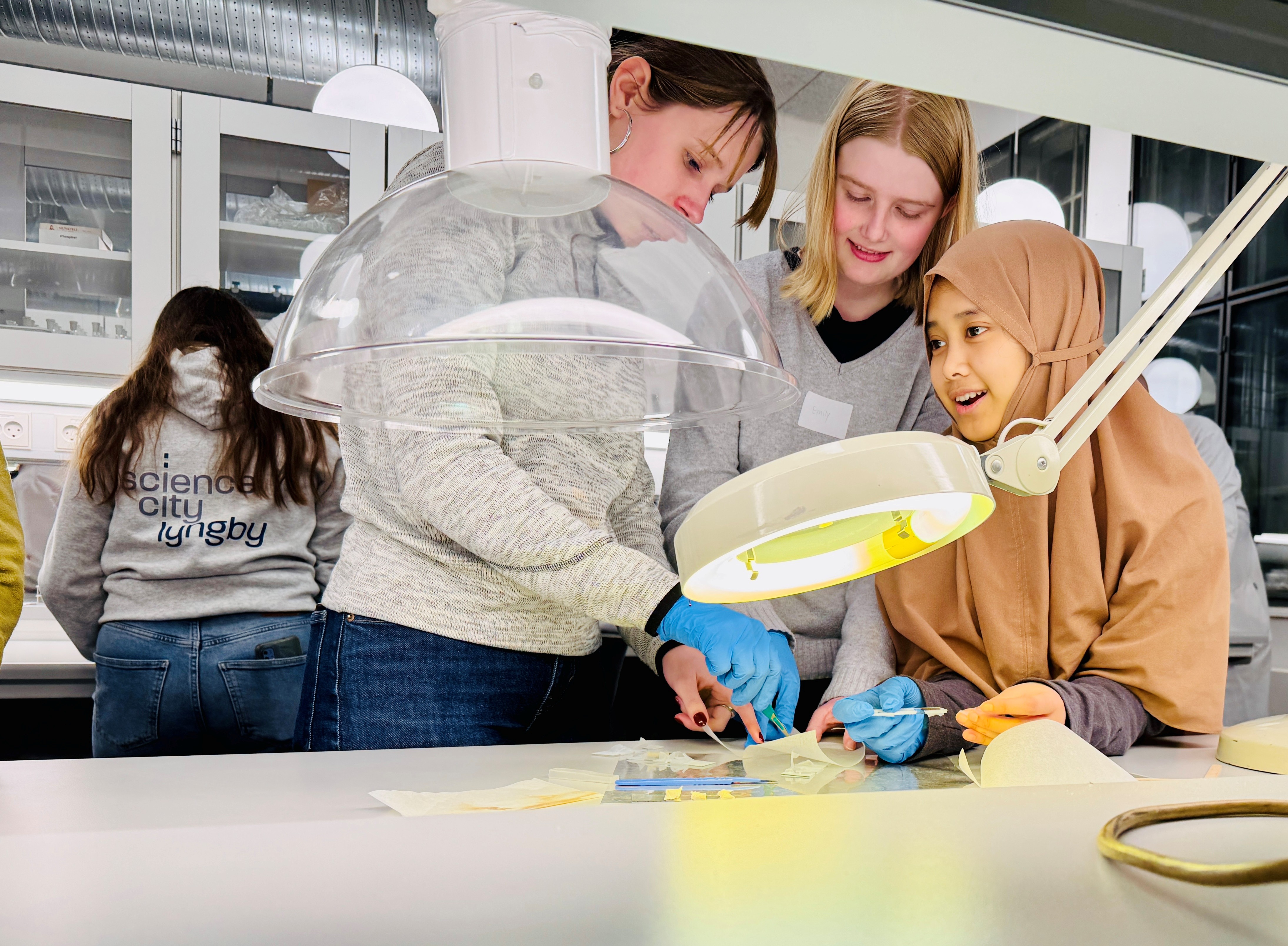 Piger fra Science Girl på Nationalmuseet. Foto: Science City