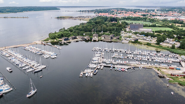 Visualisering af det maritime center på Kalvøen. Visualisering: Cubo Arkitekter.