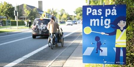 Skolepatruljeplakat i vejsiden. Foto: Rådet for Sikker Trafik.