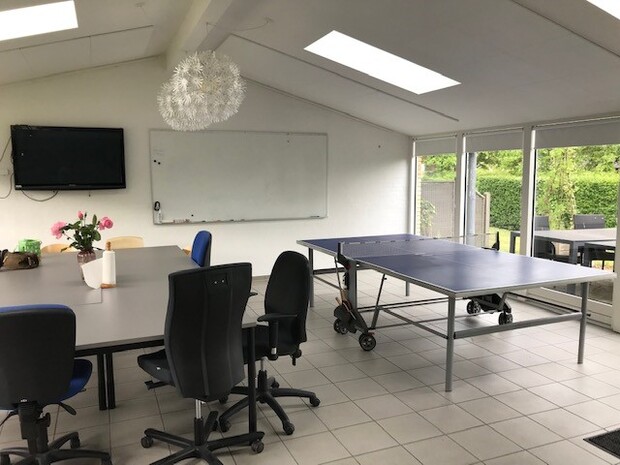 Reboot har forskellige faciliteter herunder fællesrum med bordtennis, loungeområde mv. Foto: Frederikssund Kommune.