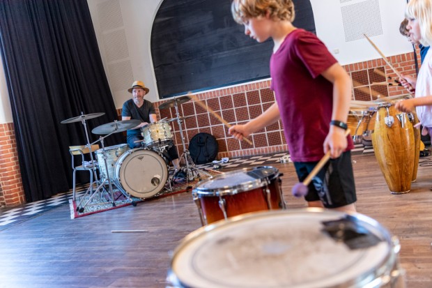 Undervisning i stomp og rytmer var også en del af sommerens program for børn og unge. Foto: Frederikssund Kommune, Kenneth Jensen.