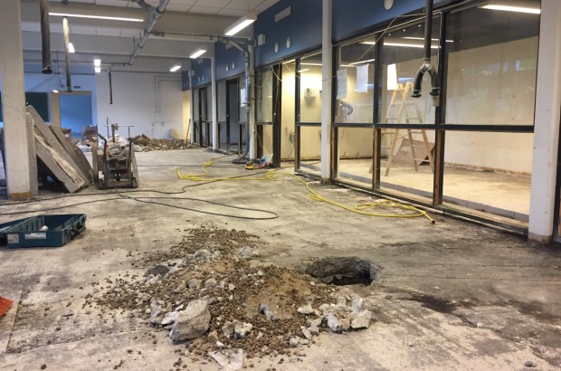 Et lokale under renovering på Ådalens Skole, hvor der blandt andet skal indrettes værksteder til faget håndværk og design. Foto: Frederikssund Kommune.