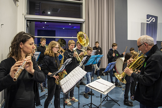 Frederikssund Musikskoles blæser- og slagtøjsorkester stod for den musikalske underholdning i løbet af aftenen. Foto: Kenneth Jensen.