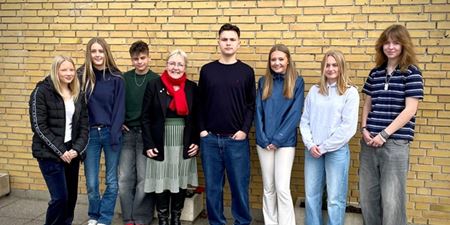Fælles elevråd sammen med borgmesteren ved et møde på Ådalens Skole. Foto: Frederikssund Kommune.