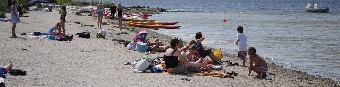 Badende på Marbæk Strand. Foto: Kenneth Jensen, Frederikssund Kommune.