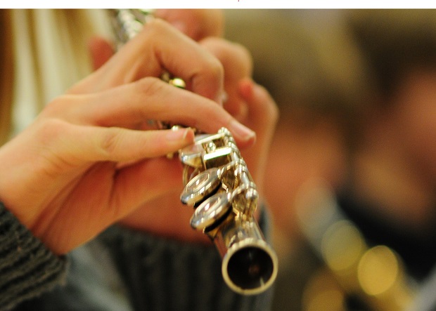 Pige med fløjte. Foto: Frederikssund Kommune, Kenneth Jensen.