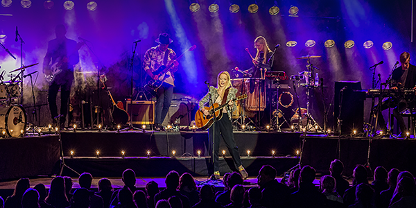 Tina Dickow ved Frederikssund Festival. Foto: Kenneth Jensen.