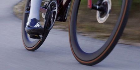 Cykelrytter i fuld fart på asfalt. Foto: Copenhagen Sprint.