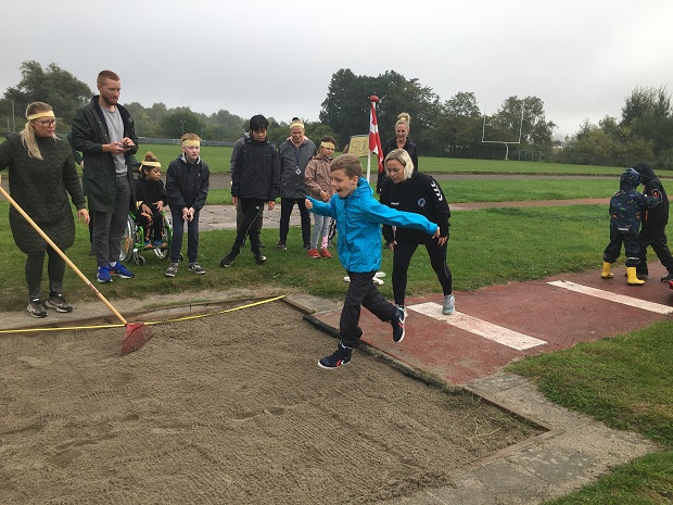 Længdespring var en af de fire discipliner ved de paralympiske lege på Kæret. Foto: Frederikssund Kommune.
