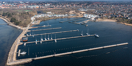 Overblik over Frederikssund lystbådehavn med byen i baggrunden. Foto: CUBO Arkitekter.