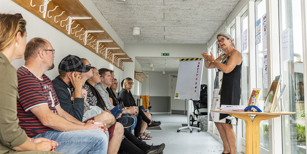 Forældre på skolebænken. Foto: Frederikssund Kommune, Kenneth Jensen.