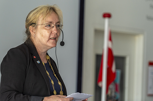 Borgmester Tina Tving Stauning (A) taler til studenterne. Foto: Kenneth Jensen, Frederikssund Kommune.