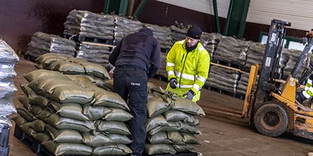 Lageret af sandsække vokser dag for dag. Foto: Frederikssund Kommune, Kenneth Jensen.