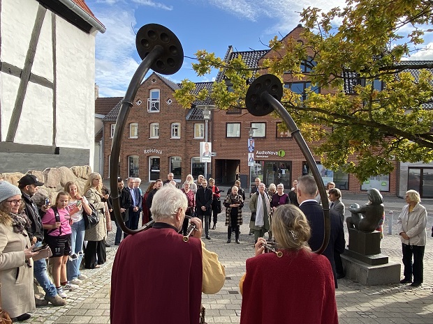 Lurblæsere fra Vikingerne bød de fremmødte velkommen. Foto: Frederikssund Kommune.