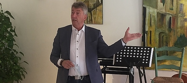 Borgmester John Schmidt Andersen byder velkommen til koncerten. Foto: Frederikssund Kommune.