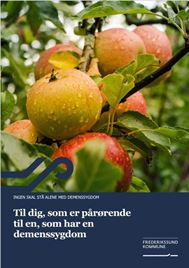 Pjecen: til dig, som er pårørende til en, som har en demenssygdom, dekoreret med en gren fra et æbletræ med æbler på