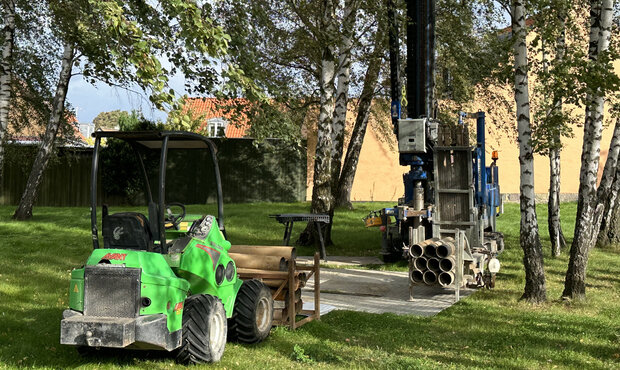 Maskiner til geotekniske undersøgelser nær Toldboden i Frederikssund. Foto: DJ Boringer.