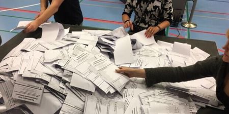 Stemmesedler tælles op. Foto: Frederikssund Kommune.