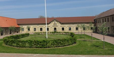 Gårdspladsen på højagergaard. Foto: Frederikssund Kommune..